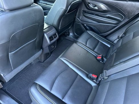 Used 2024 GMC Terrain SLT AWD/4WD image 11