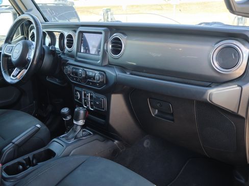 Used 2019 Jeep Wrangler Unlimited Sahara image 36