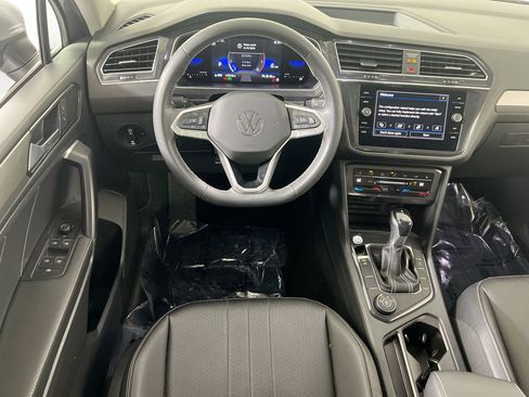 Used 2022 Volkswagen Tiguan SE image 21