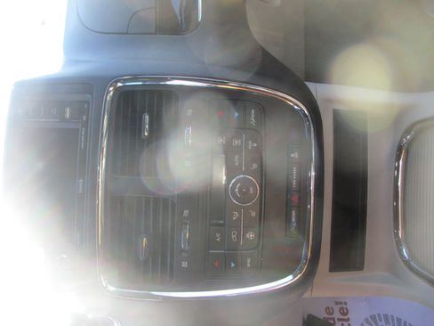 Used 2016 Dodge Grand Caravan SXT image 11