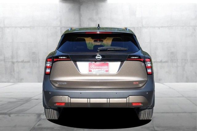 Certified 2026 Nissan Kicks SR FWD image 6