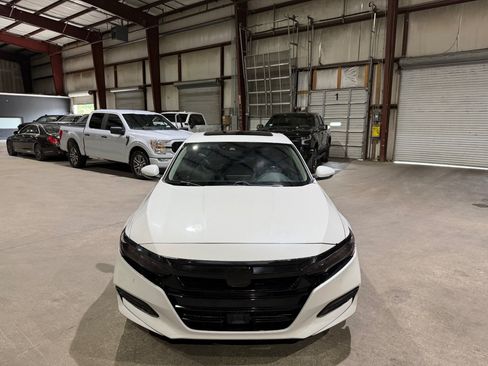 Used 2018 Honda Accord Touring image 10