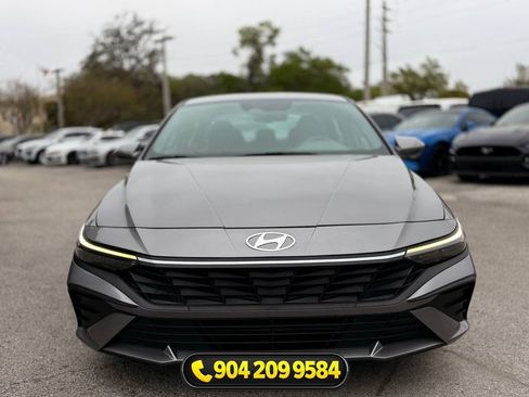 Used 2024 Hyundai Elantra SEL FWD image 12