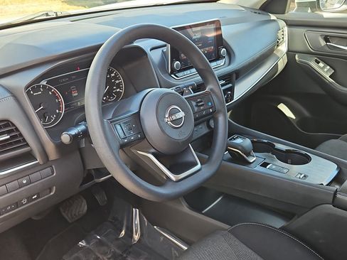 Used 2024 Nissan Rogue SV image 16