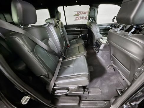 Used 2024 Jeep Wagoneer Base w/ Premium Group I image 34