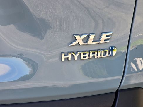 Used 2021 Toyota RAV4 XLE Premium AWD/4WD image 16