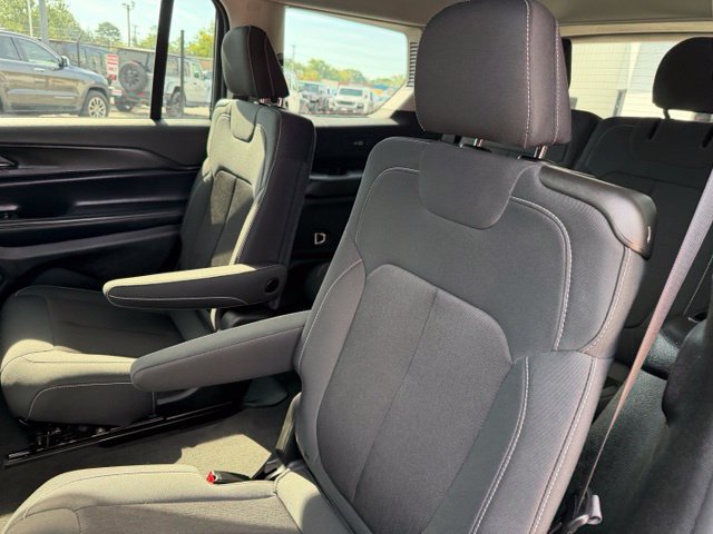 Used 2023 Jeep Grand Cherokee L Laredo w/ Luxury Tech Group I AWD/4WD image 15