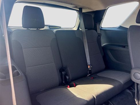 Used 2020 Chevrolet Traverse LT image 28