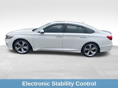 Used 2018 Honda Accord Touring image 11