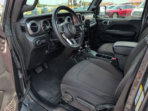 Used 2018 Jeep Wrangler Unlimited Sahara w/ Cold Weather Group AWD/4WD image 7