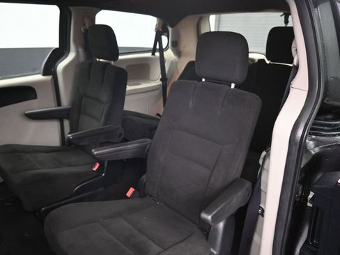 Used 2016 Dodge Grand Caravan SE image 20