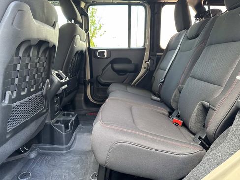 Used 2022 Jeep Wrangler Unlimited Rubicon w/ Xtreme Recon 35" Tire Package AWD/4WD image 13