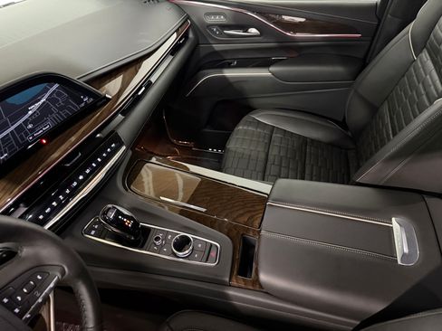 Certified 2024 Cadillac Escalade ESV Premium Luxury Platinum AWD/4WD image 41
