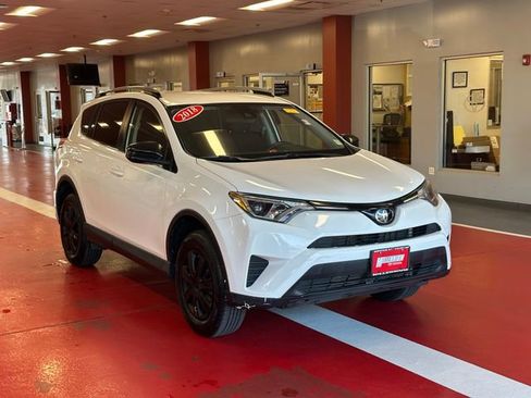 Used 2018 Toyota RAV4 LE w/ Carpet Mat Package FWD image 2