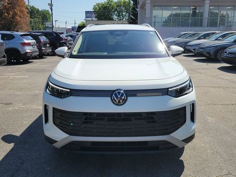 Used 2025 Volkswagen Tiguan SE FWD image 2