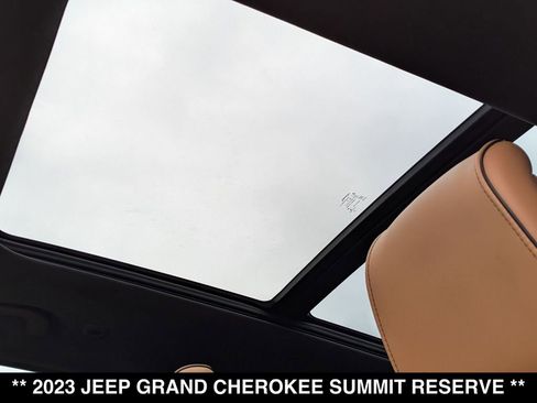 Used 2023 Jeep Grand Cherokee Summit AWD/4WD image 4