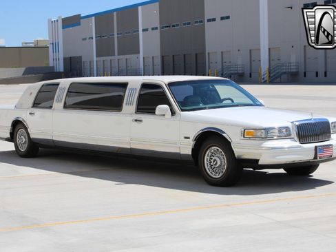 Used 1996 Lincoln Town Car Executive image 9