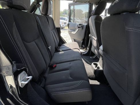 Used 2015 Jeep Wrangler Unlimited Rubicon w/ Connectivity Group AWD/4WD image 24