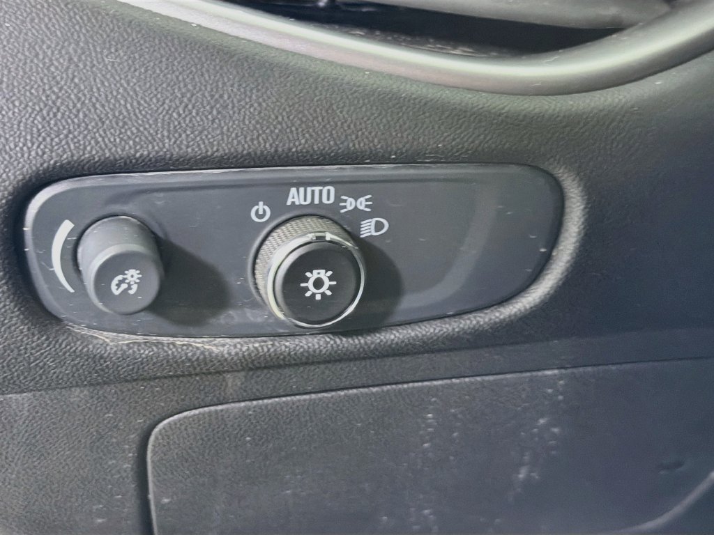 Used 2025 Chevrolet Malibu LS FWD image 13