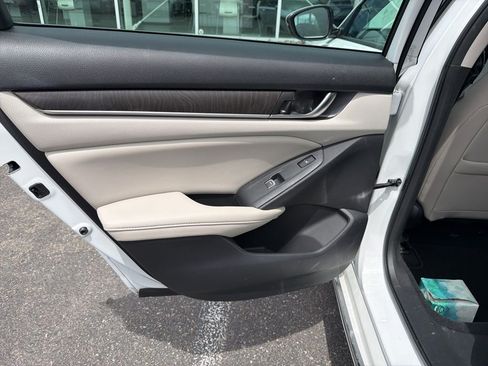 Used 2022 Honda Accord Touring image 18