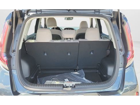 Used 2025 Kia Soul LX w/ LX Technology Package FWD image 16