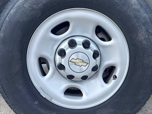 Used 2025 Chevrolet Express 2500 w/ Driver Convenience Package RWD image 9