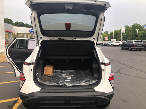 Certified 2025 Hyundai Kona SEL AWD/4WD image 27
