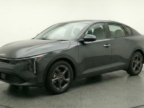 Used 2025 Kia K4 LXS image 3