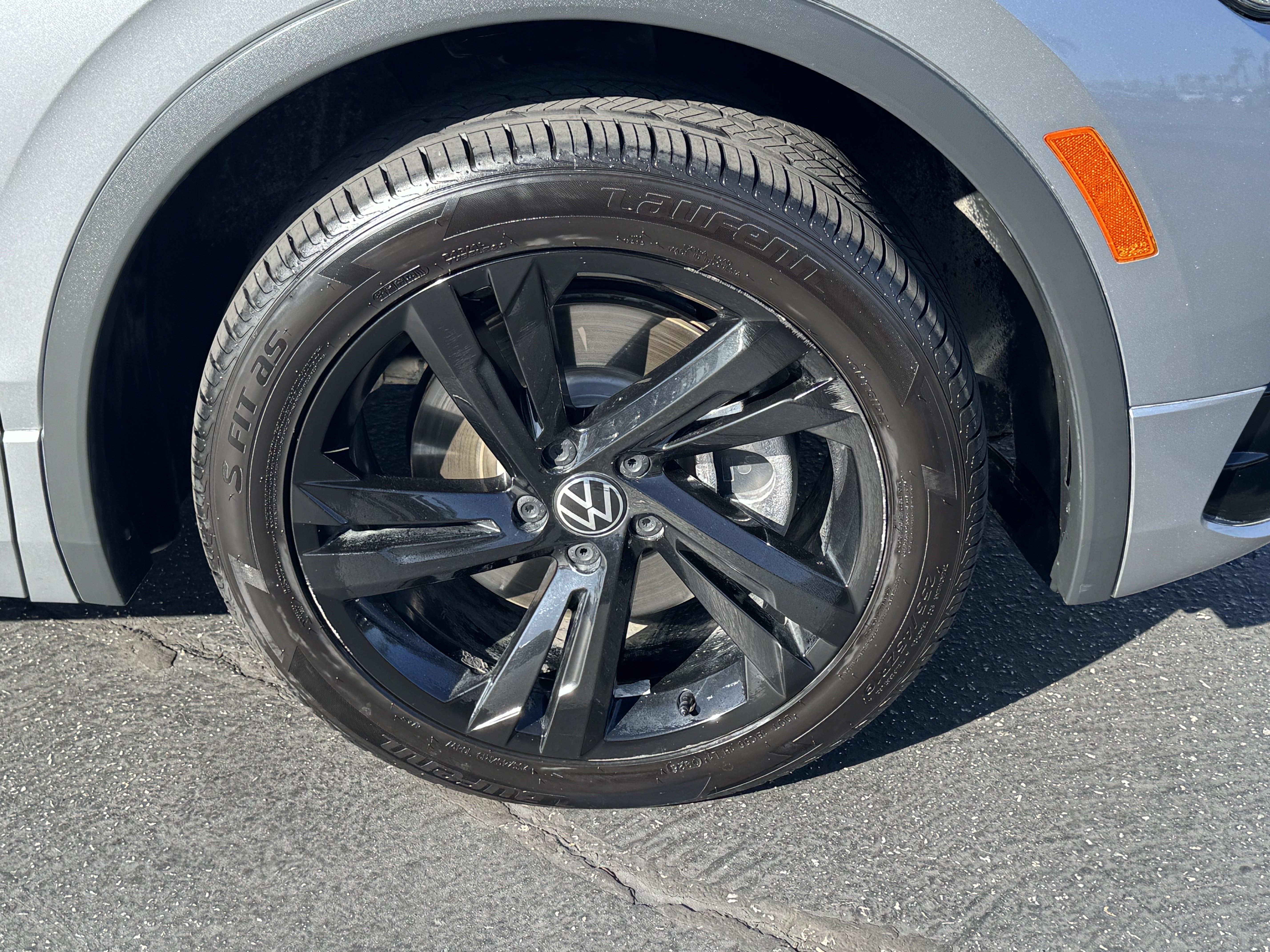 Used 2023 Volkswagen Tiguan SE R-Line FWD image 5