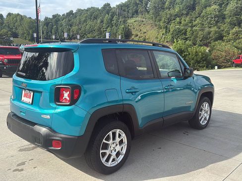 Used 2022 Jeep Renegade Latitude AWD/4WD image 3