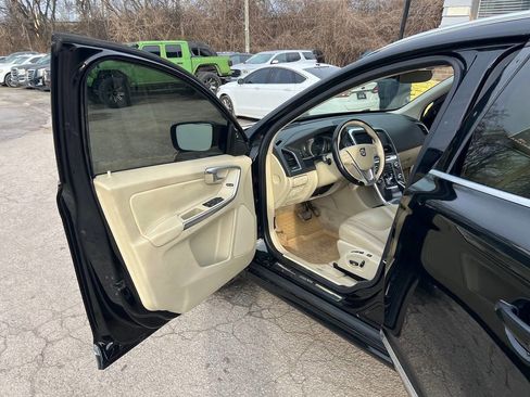Used 2015 Volvo XC60 T5 Platinum image 9