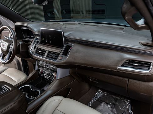 Used 2022 GMC Yukon SLT w/ SLT Premium Package image 17