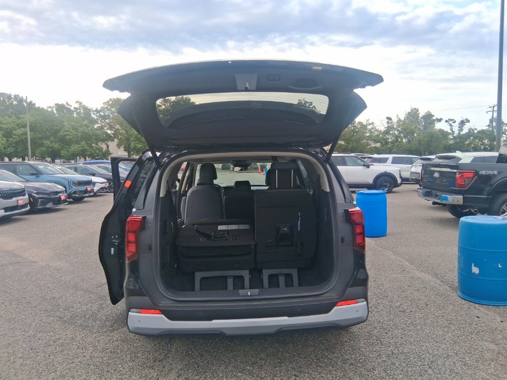 Certified 2026 Kia Carnival FWD image 6