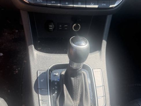 Used 2019 Hyundai Elantra GT w/ Style Package 02 FWD image 5