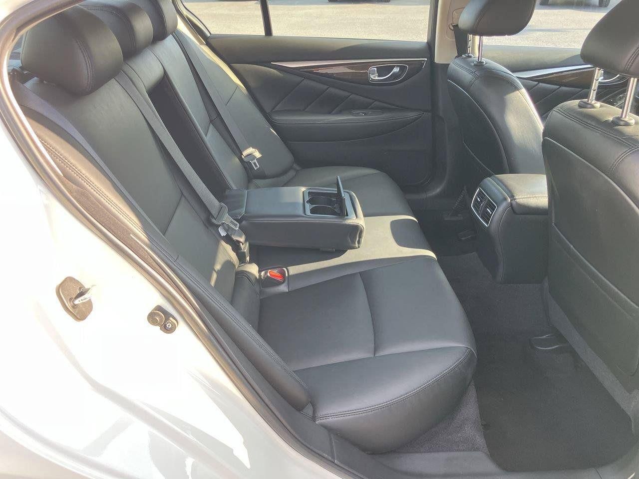 Used 2019 INFINITI Q50 Luxe w/ Essential Package (3.0T Luxe) AWD/4WD image 29