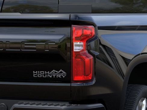 Used 2023 Chevrolet Silverado 1500 High Country w/ High Country Premium Package AWD/4WD image 35