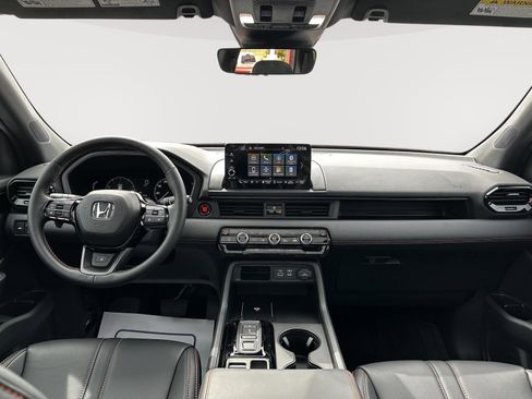 Certified 2025 Honda Pilot TrailSport image 23
