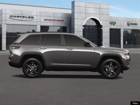 New 2025 Jeep Grand Cherokee Altitude image 9