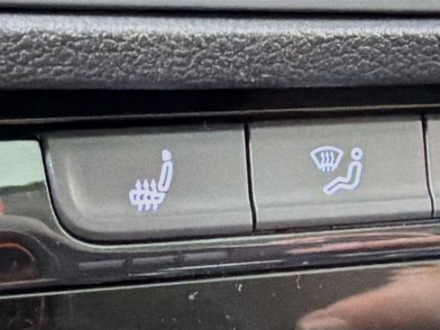 Used 2023 Volkswagen Jetta SE w/ Panoramic Sunroof Package FWD image 19