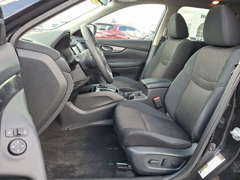 Used 2018 Nissan Rogue SV w/ Sun & Sound Touring Package AWD/4WD image 14