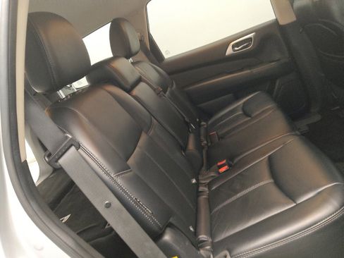 Used 2018 Nissan Pathfinder SL AWD/4WD image 19