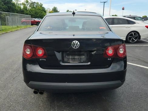 Used 2009 Volkswagen Jetta SE FWD image 3