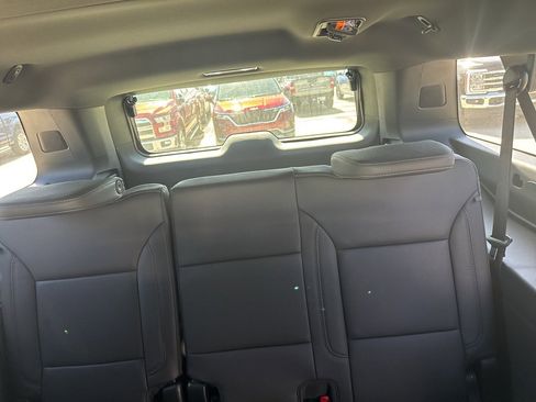 Used 2026 Chevrolet Suburban LT image 7