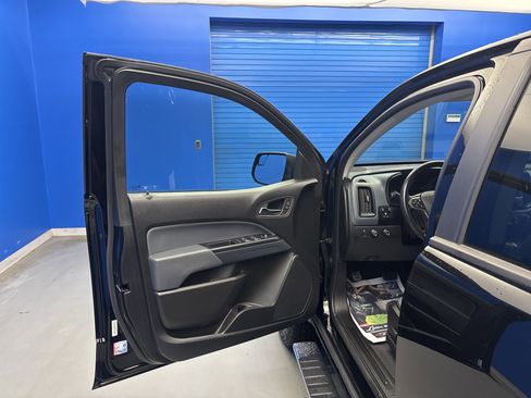 Used 2022 Chevrolet Colorado Z71 w/ Safety Package AWD/4WD image 9