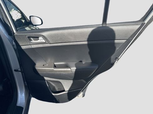 Used 2020 Kia Sportage LX image 28