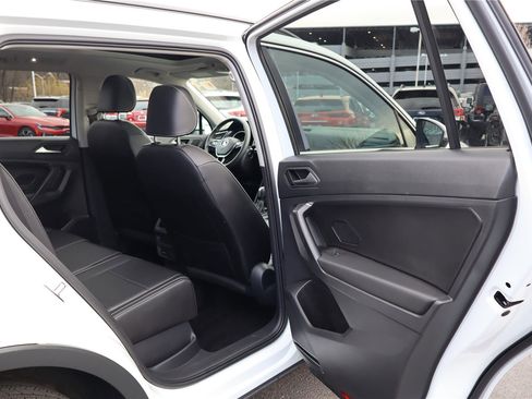 Certified 2021 Volkswagen Tiguan SE w/ Panoramic Sunroof Package image 30