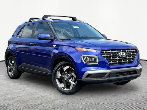 Used 2024 Hyundai Venue Limited FWD image 3