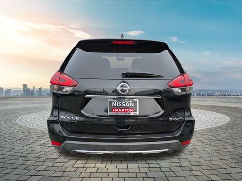 Used 2018 Nissan Rogue SV image 6