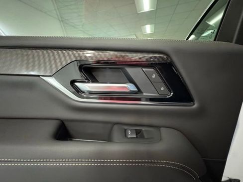 New 2026 GMC Yukon Elevation w/ LPO, Elevation Black Package RWD image 11