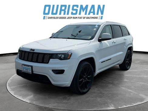 Used 2020 Jeep Grand Cherokee Altitude AWD/4WD image 2